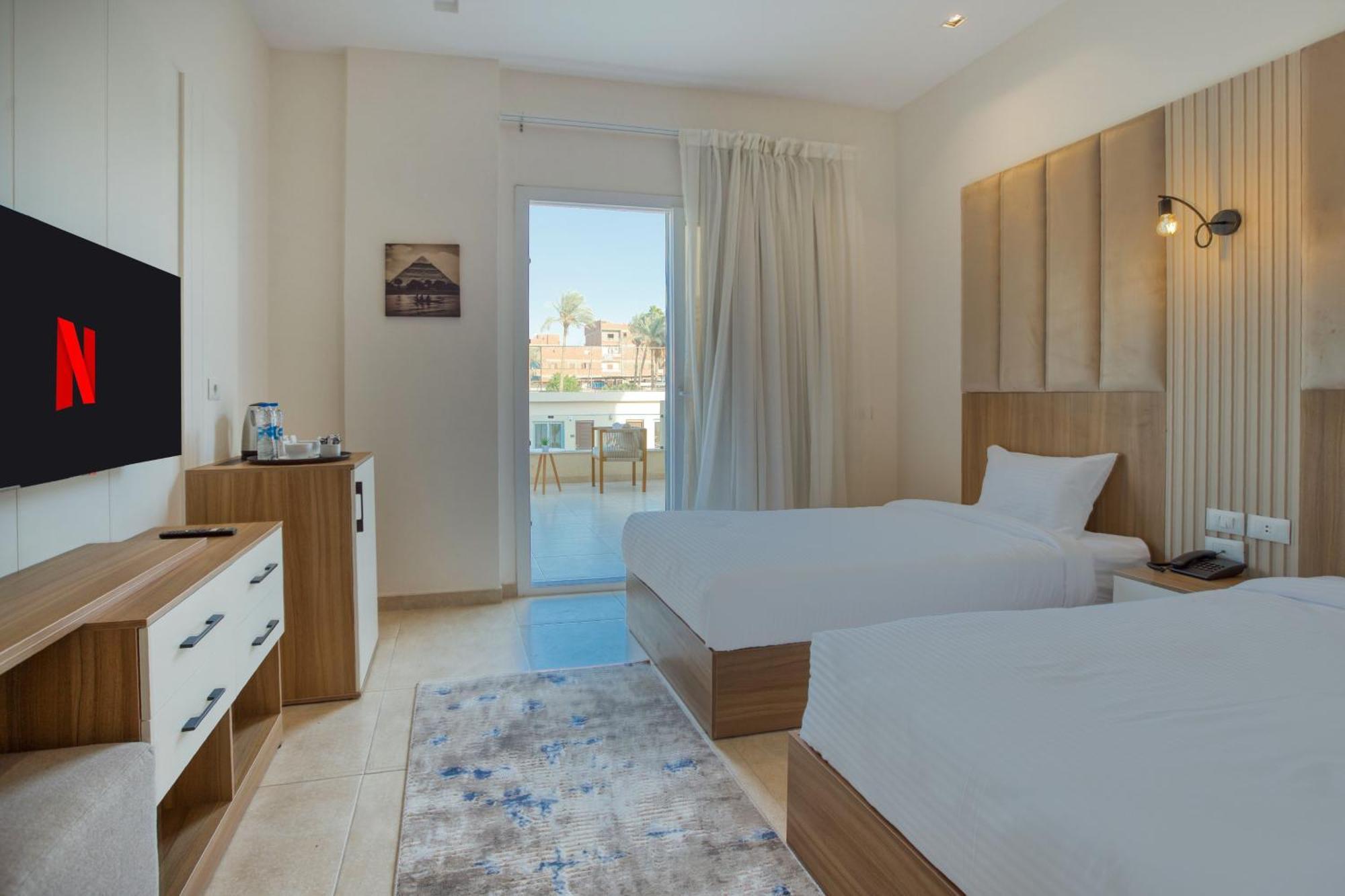 Mazar Pyramids Hotel Kafrat al Jabal Exterior photo